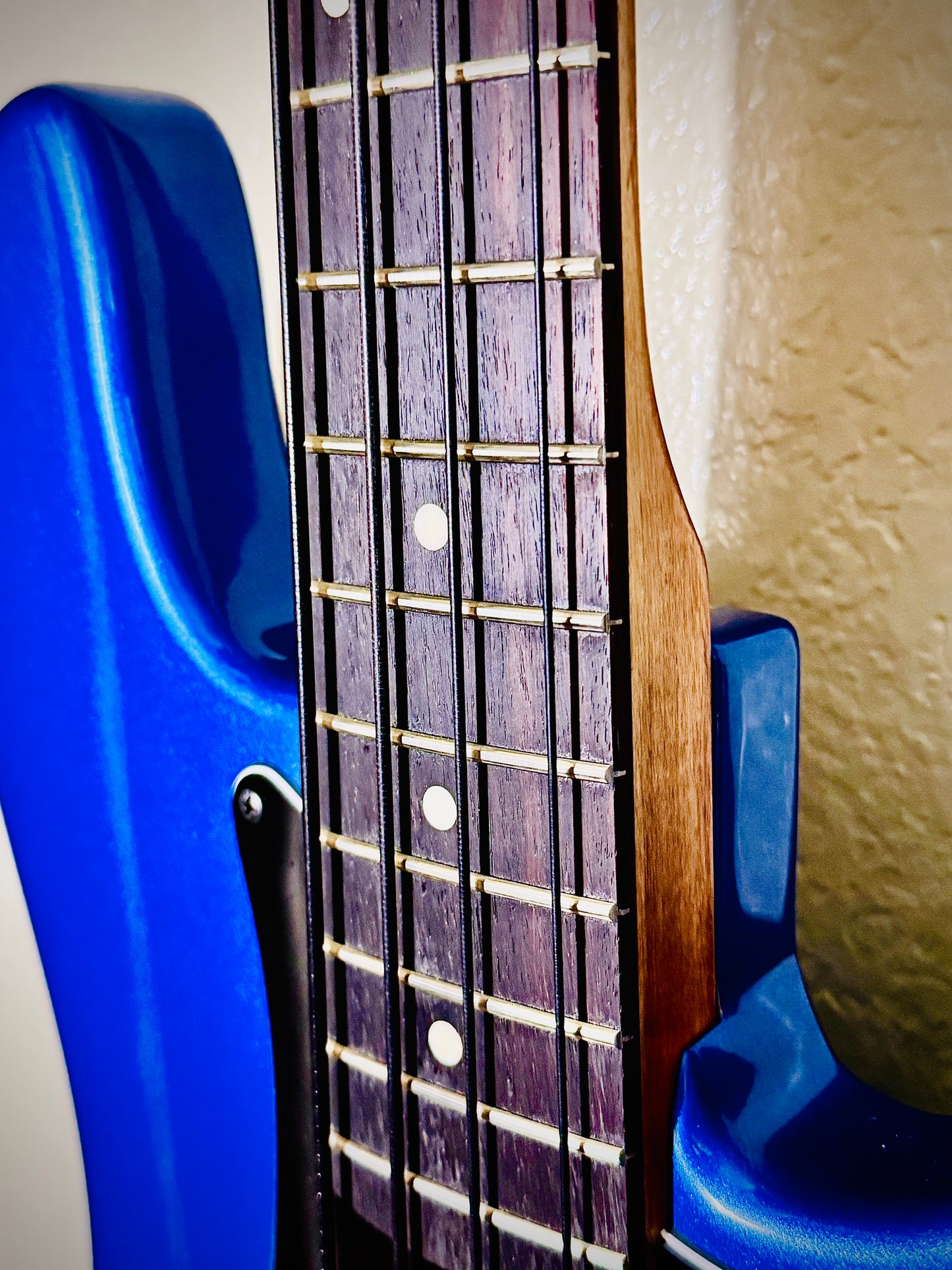 CUSTOM BASSES