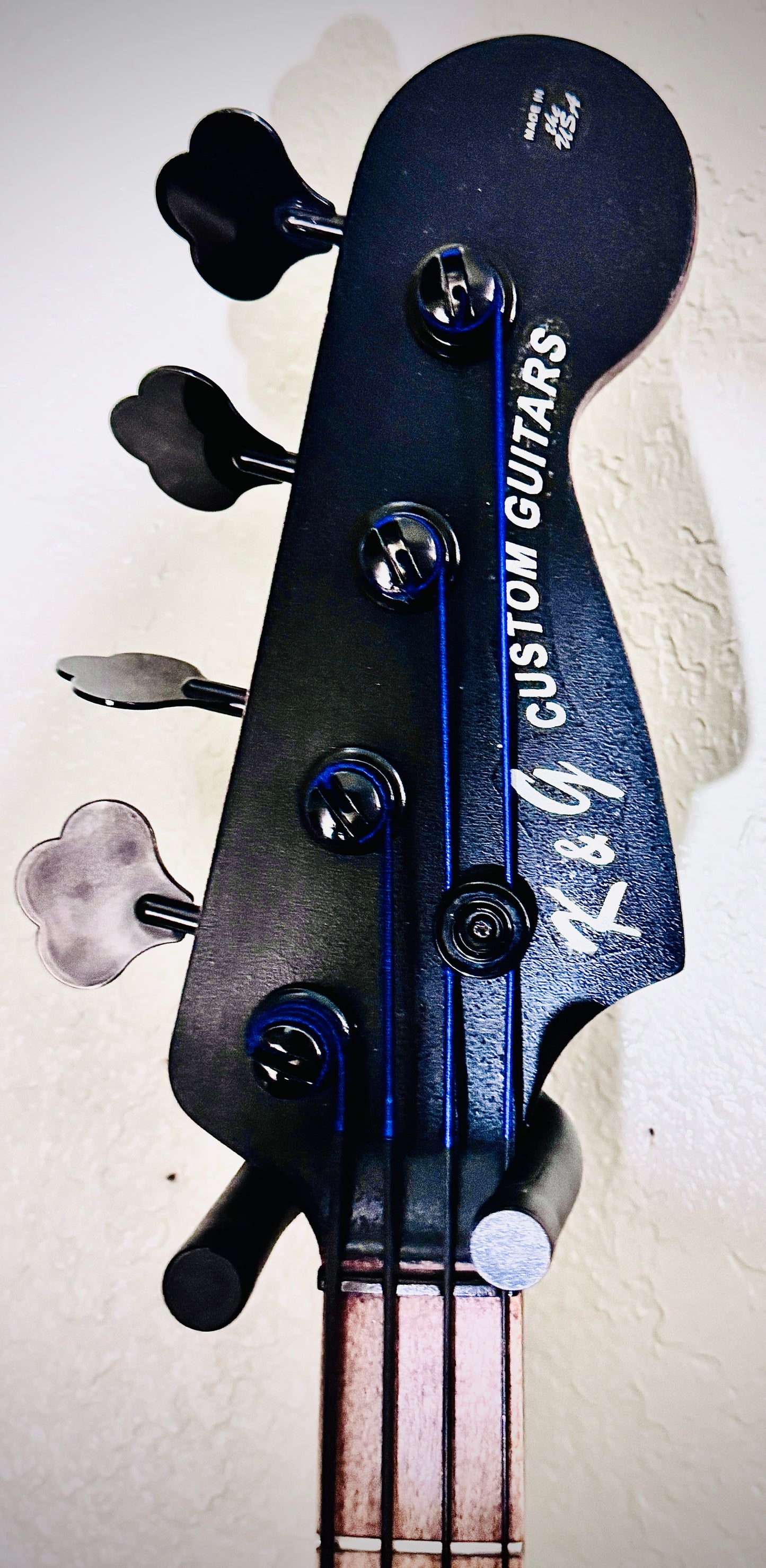 CUSTOM BASSES