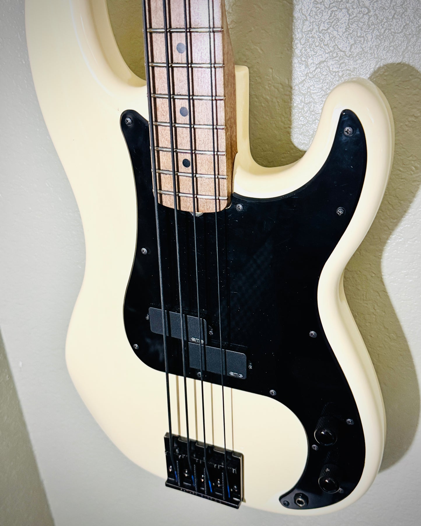 CUSTOM BASSES