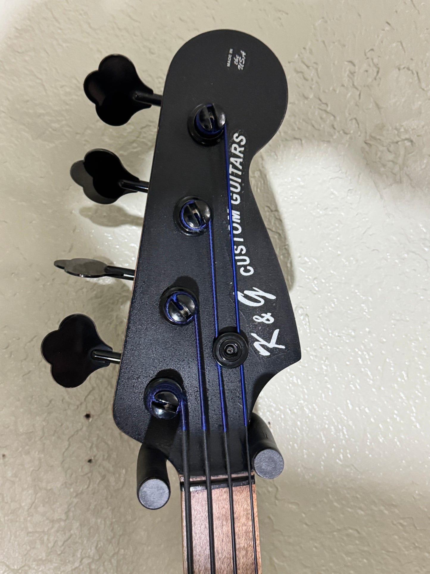 CUSTOM BASSES