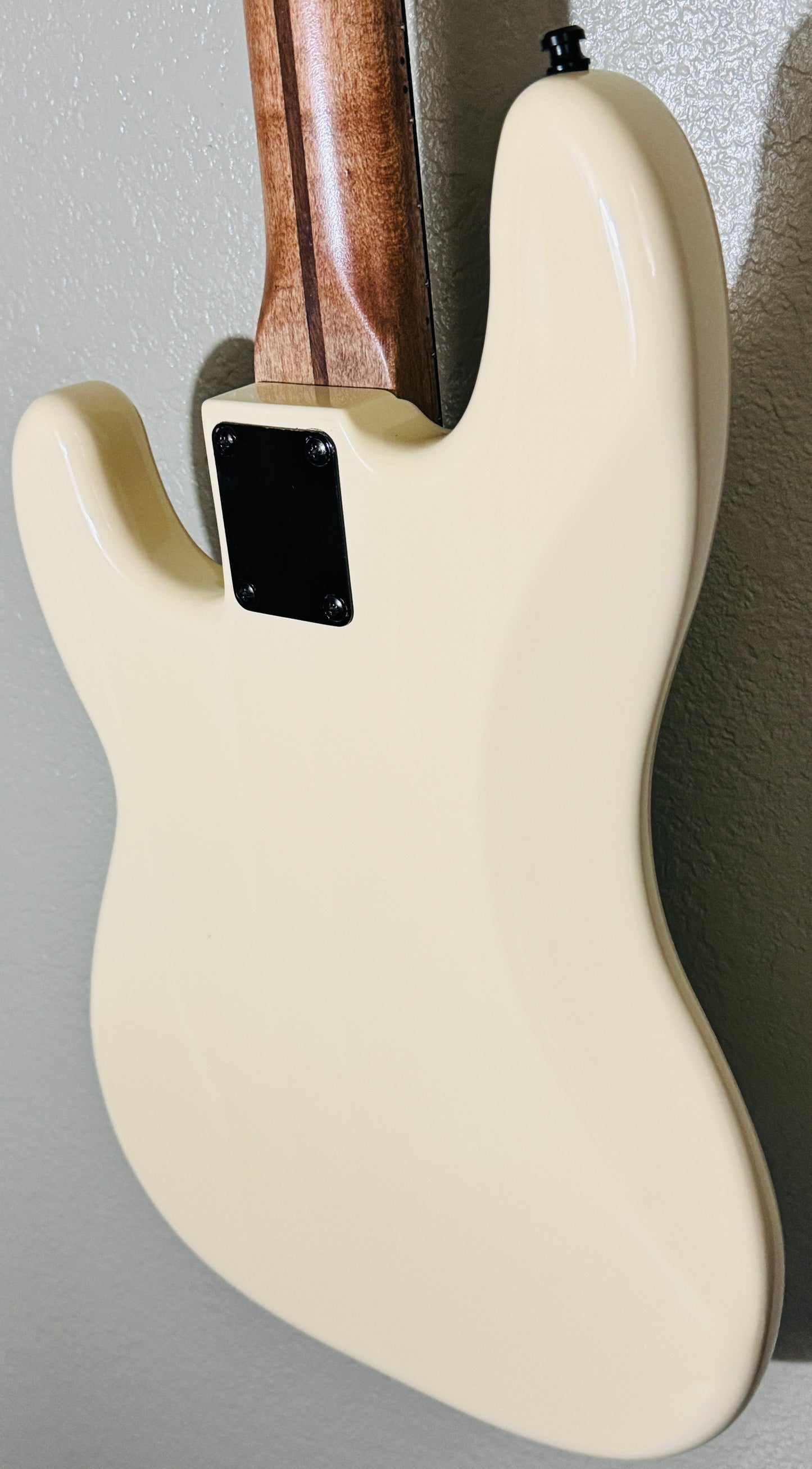 CUSTOM BASSES